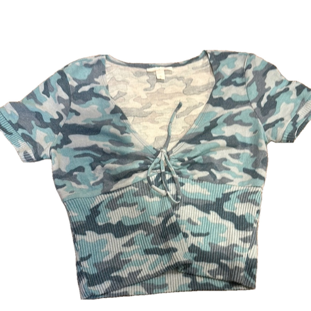 BLUE CAMO SHORT SLEEVE SWEATER CROP TOP WITH TIE CENTER